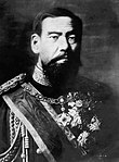 https://upload.wikimedia.org/wikipedia/commons/thumb/a/a8/Black_and_white_photo_of_emperor_Meiji_of_Japan.jpg/110px-Black_and_white_photo_of_emperor_Meiji_of_Japan.jpg